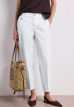 Casual fit chino's in een zachte stof