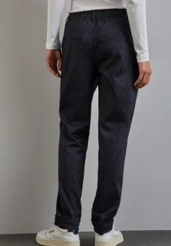 Chino in een gemêleerde look