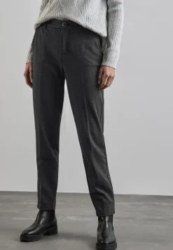 Chino in een gemêleerde look