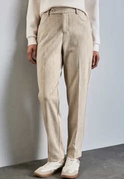 Chino met knoopdetail