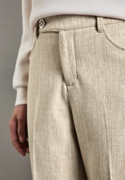 Chino met knoopdetail