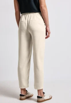 Chino met knoopdetail