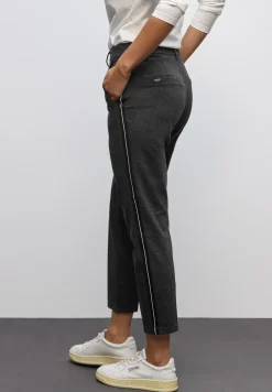 Chino met tapedetails