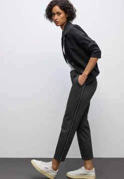Chino met tapedetails
