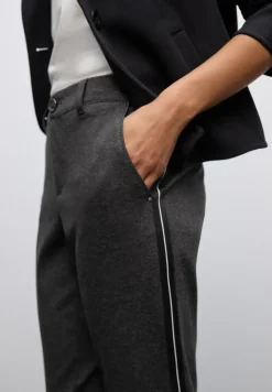 Chino met tapedetails