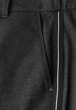 Chino met tapedetails