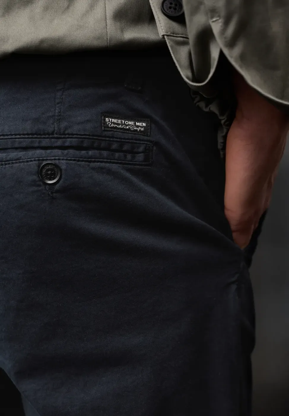 Chino met elastische tailleband