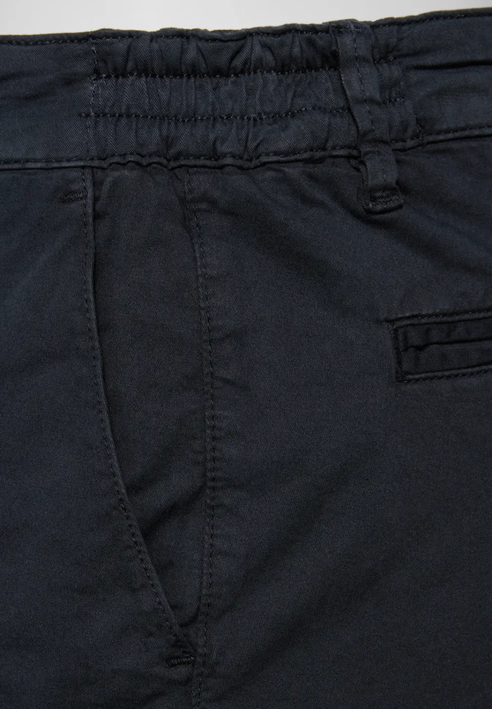 Chino met elastische tailleband