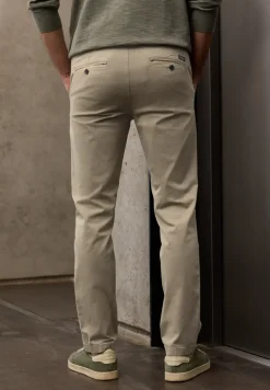 Chino met elastische tailleband