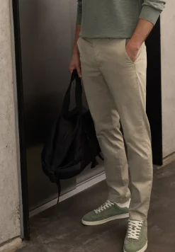 Chino met elastische tailleband
