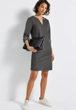 Corduroy jurk met gespleten hals