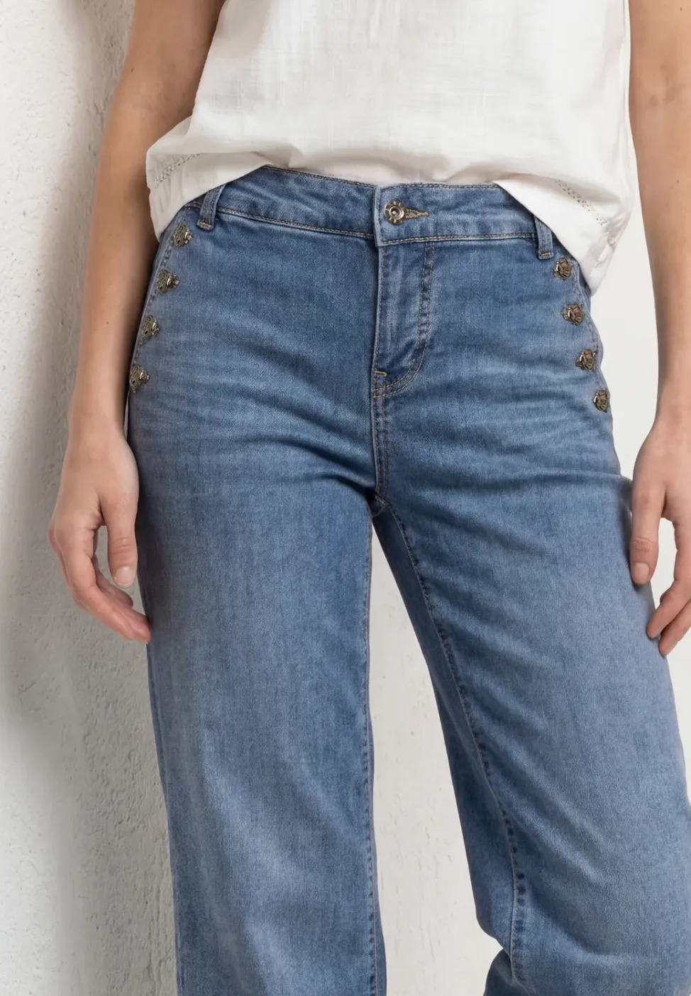 Denim culottes met mid waist en knoopdetails