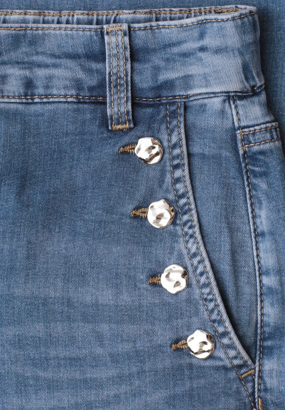 Denim culottes met mid waist en knoopdetails