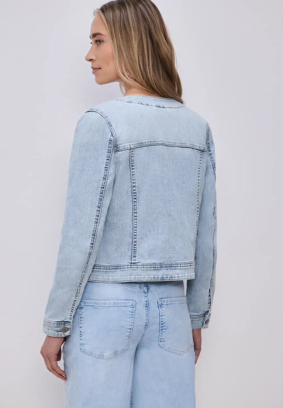 Denim jack met borstzakken en knopen