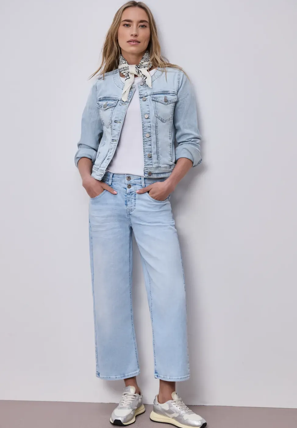 Denim jack met borstzakken en knopen
