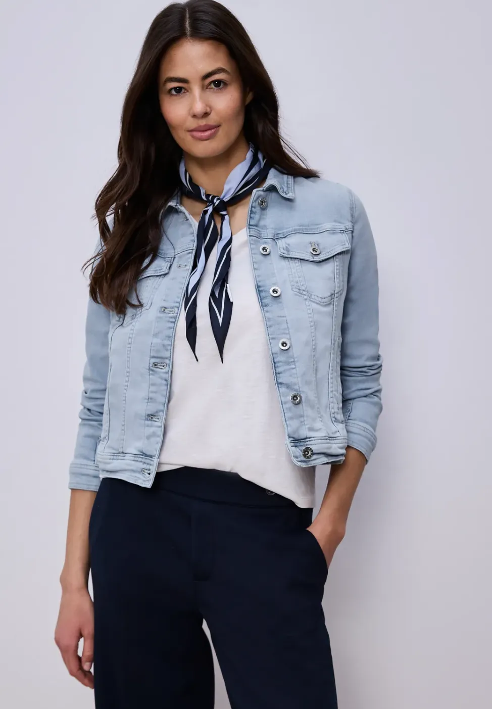 Denim jack met borstzakken en knopen