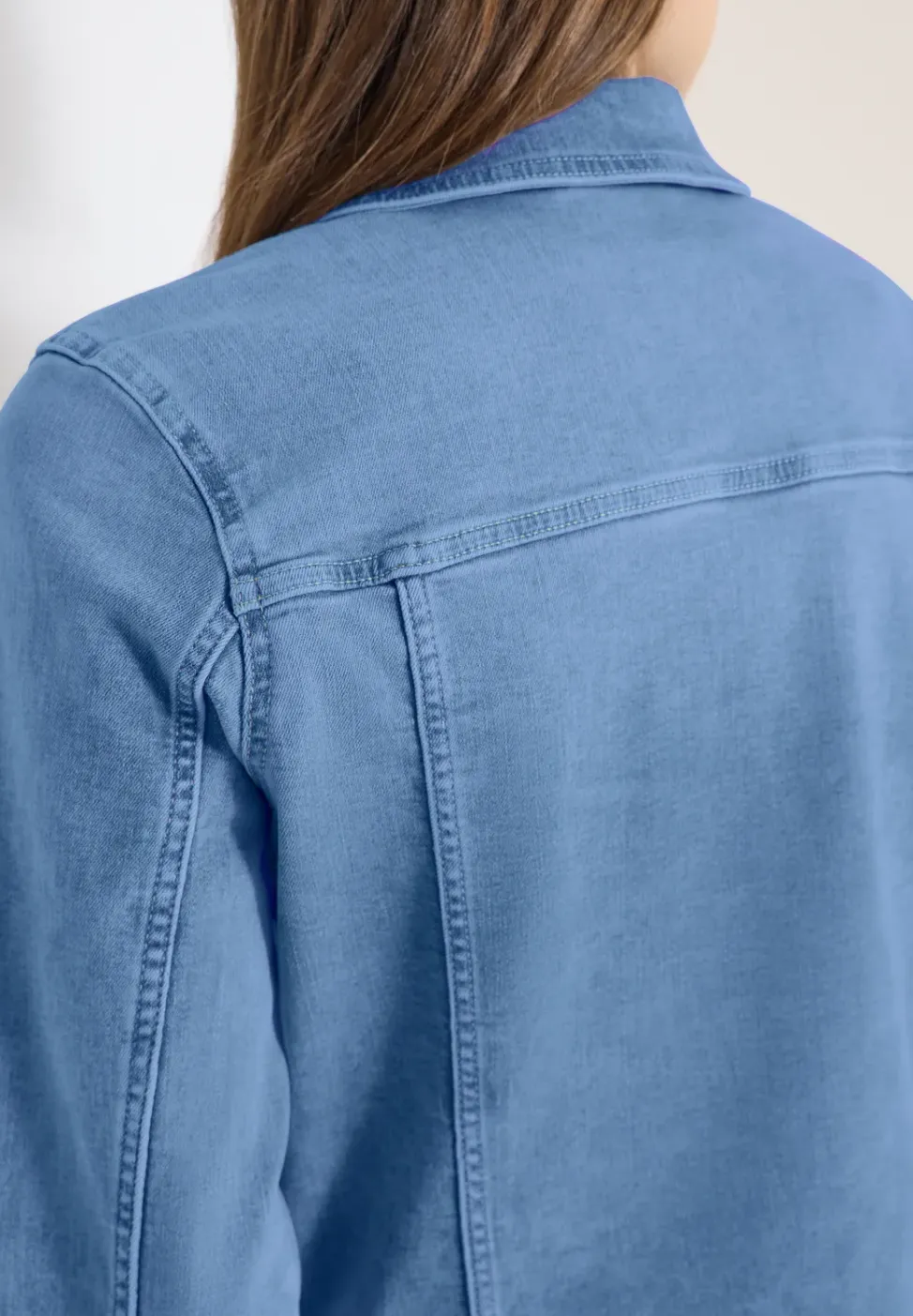 Denim jack met borstzakken en knopen