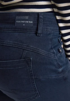 Free to move jeans