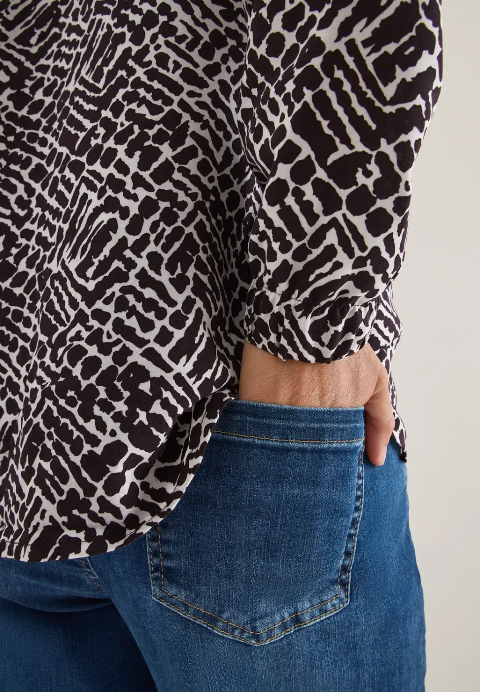 Gedessineerde blouse