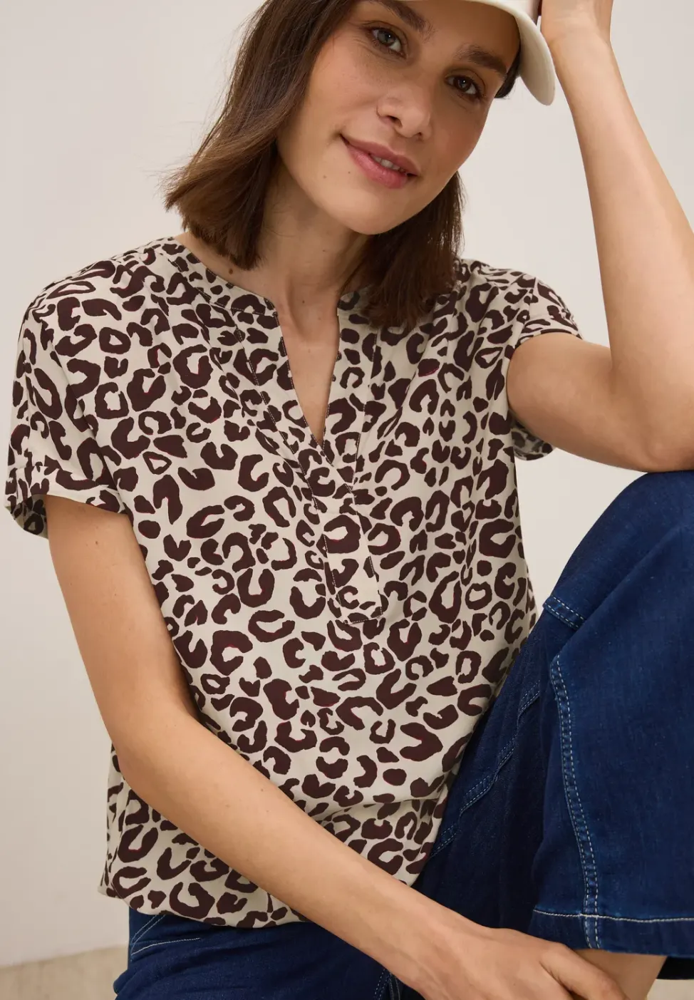 Gedessineerde blouse met gespleten hals