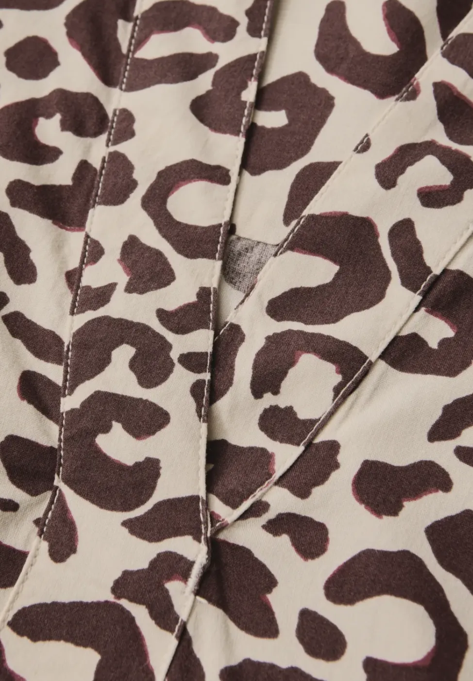 Gedessineerde blouse met gespleten hals