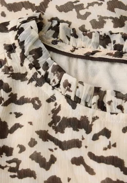 Gedessineerde chiffontuniek