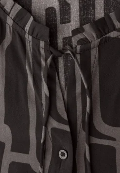 Gedessineerde tuniek met tape