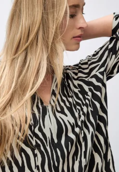 Gedessineerde raglan tuniek
