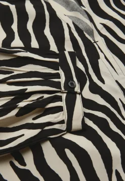 Gedessineerde raglan tuniek