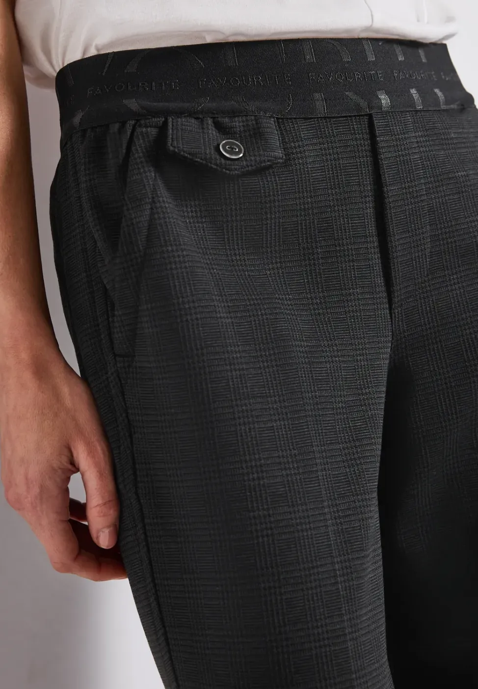 Geruite chino met band in de taille