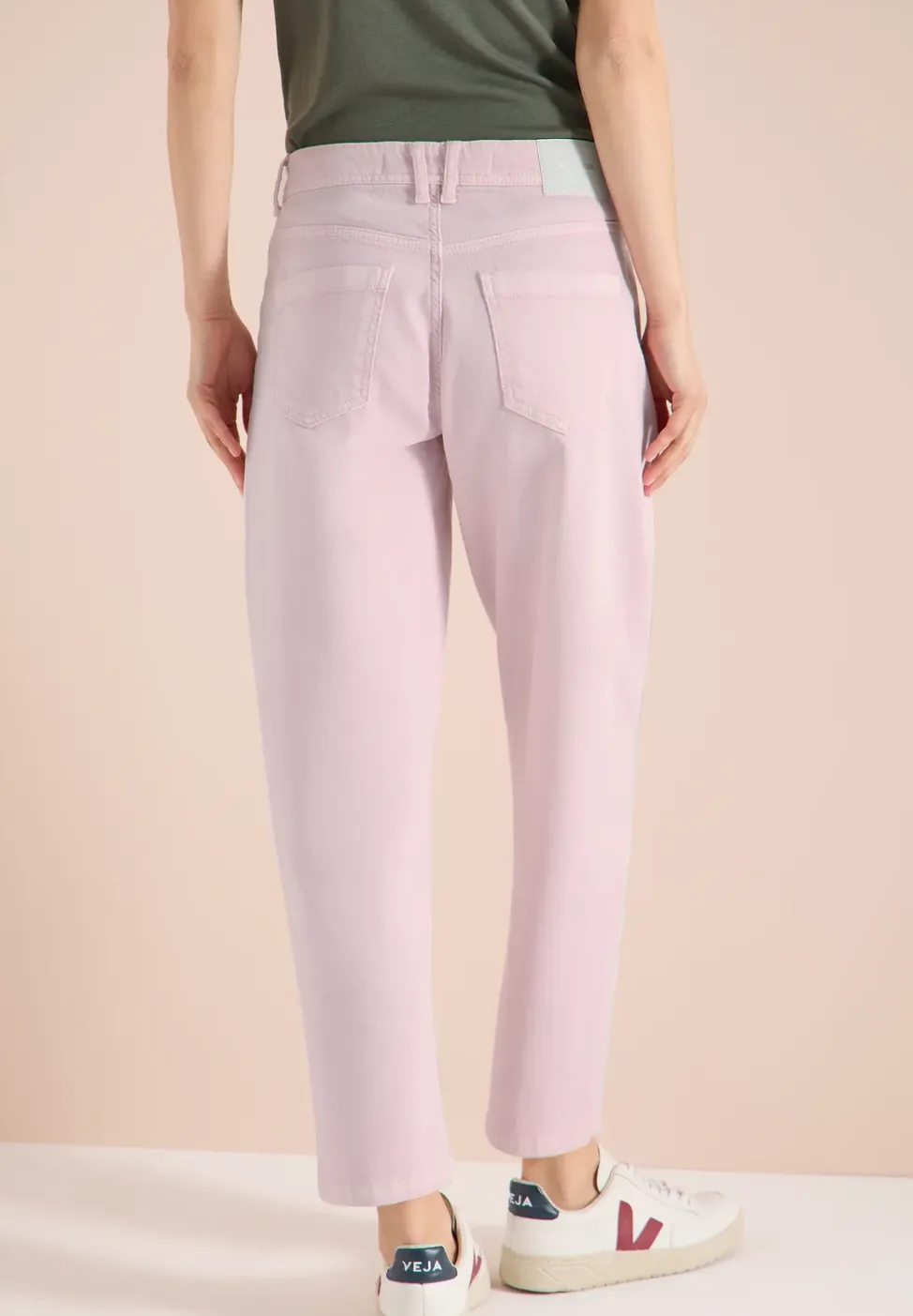 High Waist Barrel Leg Jeans in Loose Fit