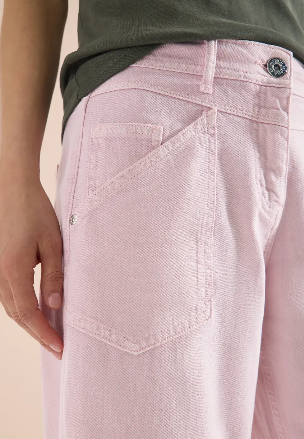 High Waist Barrel Leg Jeans in Loose Fit