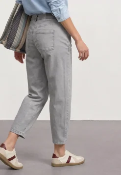 High Waist Barrel Leg Jeans in Loose Fit