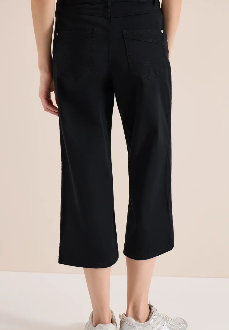 High Waist broek met uitlopende pijpen in Loose Fit