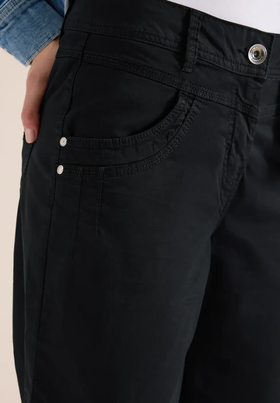 High Waist broek met uitlopende pijpen in Loose Fit