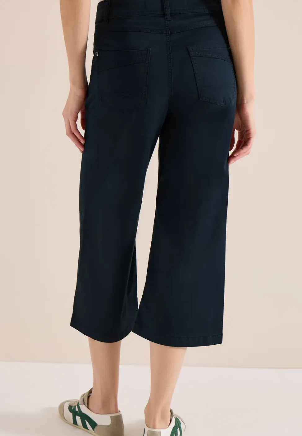High Waist broek met uitlopende pijpen in Loose Fit