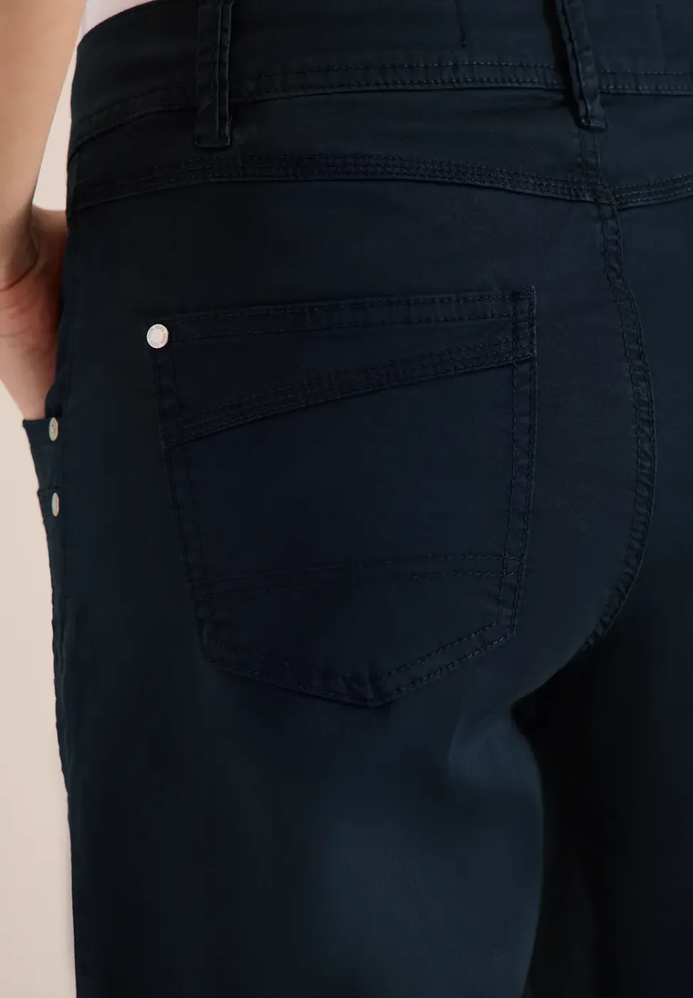 High Waist broek met uitlopende pijpen in Loose Fit