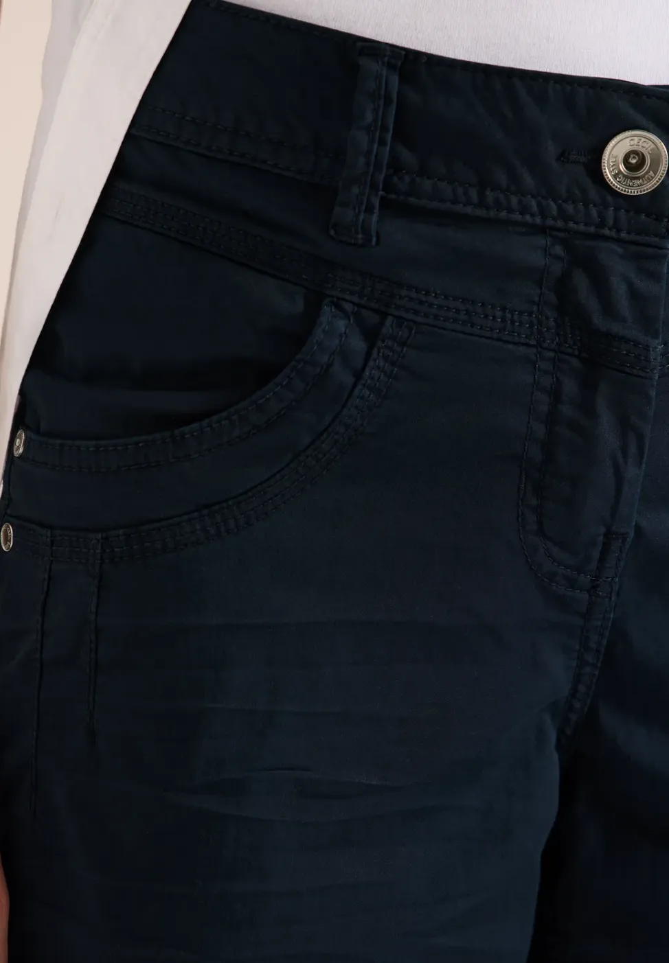 High Waist broek met uitlopende pijpen in Loose Fit