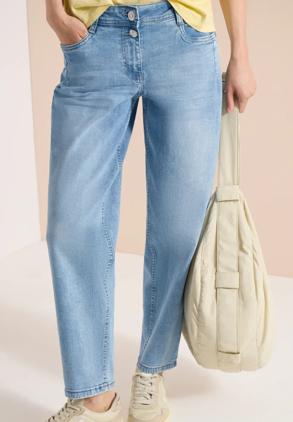 High Waist Barrel Leg Jeans in Loose Fit