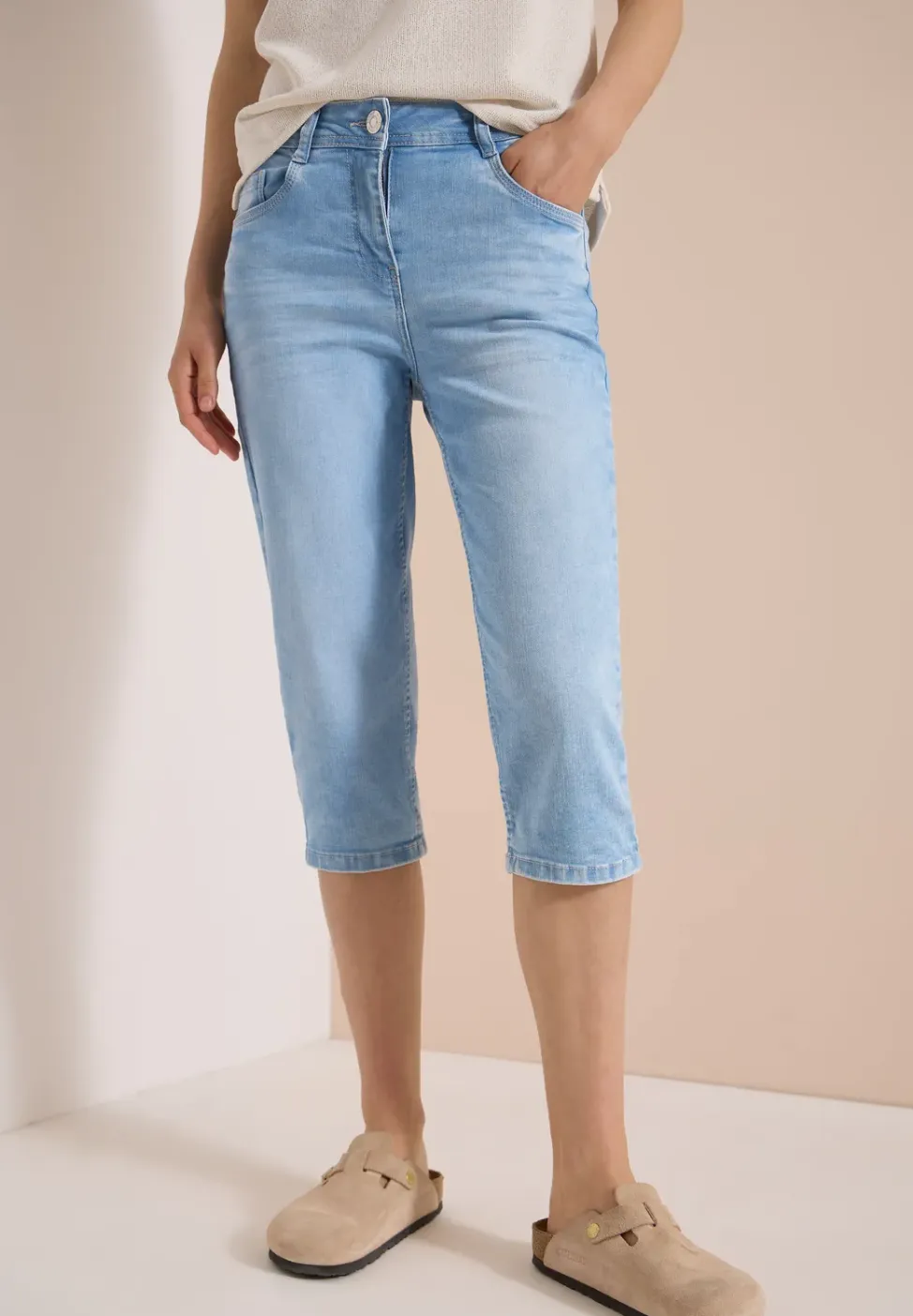 High Waist Slim Legs jeans in Slim Fit