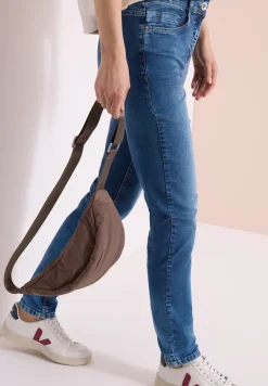 High Waist Slim Legs jeans in Slim Fit