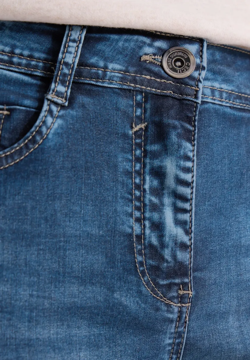 High Waist Slim Legs jeans in Slim Fit
