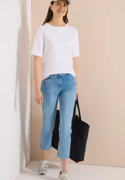 High Waist straight leg jeans in Slim Fit