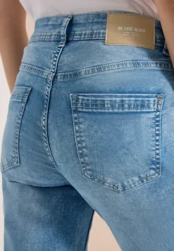 High Waist straight leg jeans in Slim Fit