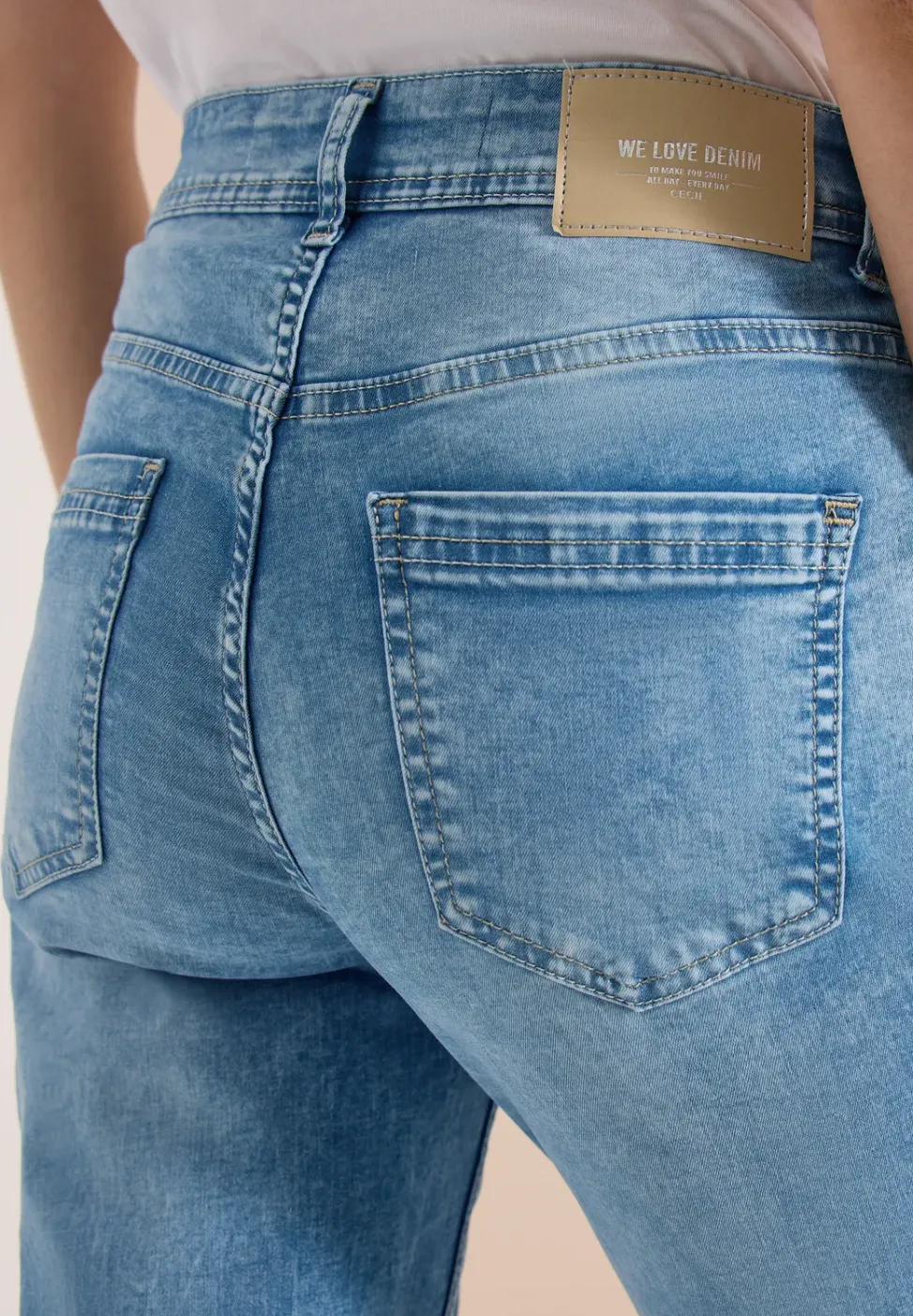 High Waist straight leg jeans in Slim Fit