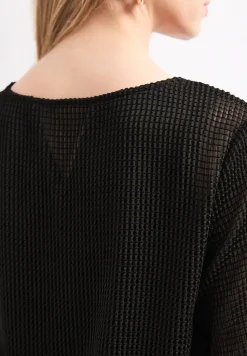 2-in-1 shirt van mesh met boothals