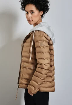 Jacke mit abnehmbarer Kapuze