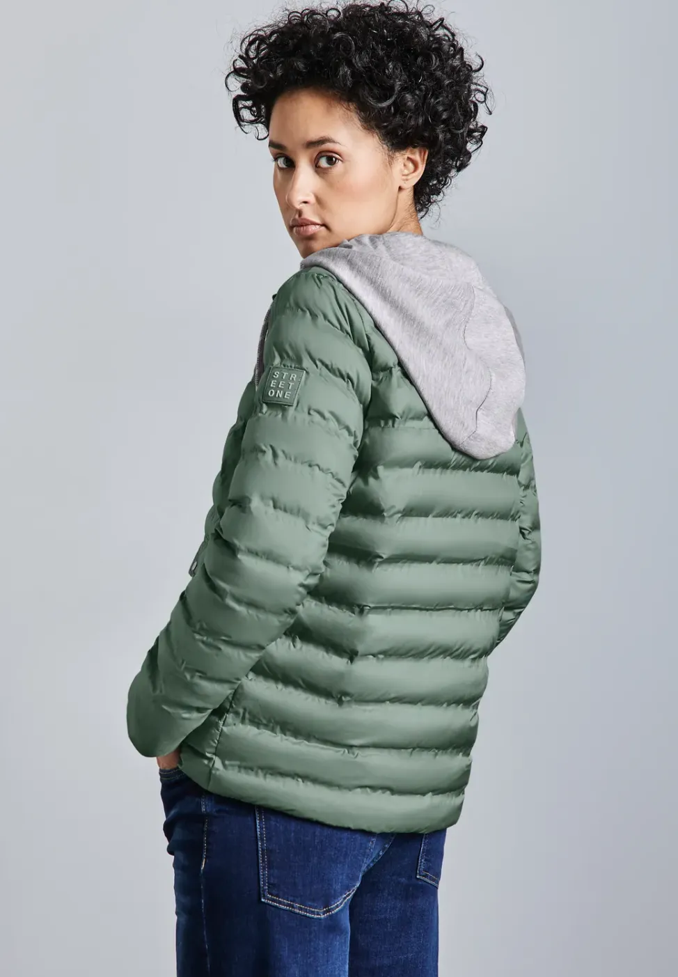 Jacke mit abnehmbarer Kapuze