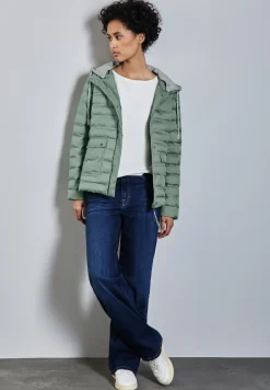 Jacke mit abnehmbarer Kapuze