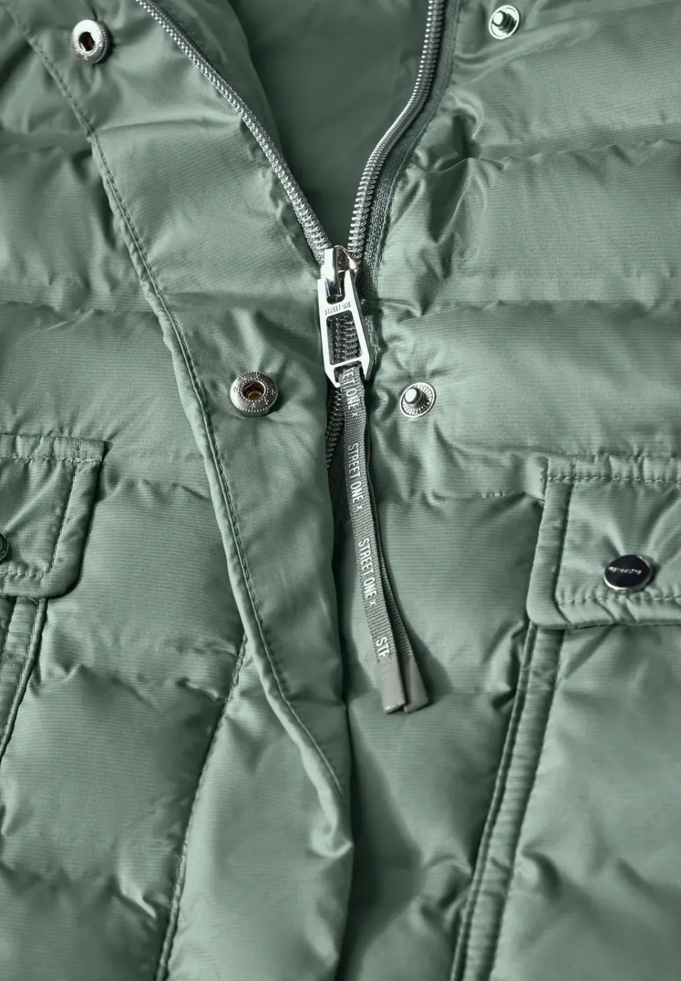 Jacke mit abnehmbarer Kapuze